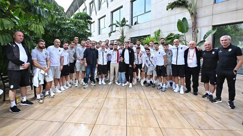 საქართველოს ნაკრებს ილია თოფურია ესტუმრა